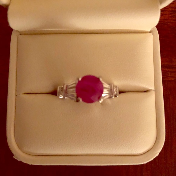2 carat natural ruby ring - Picture 1 of 1